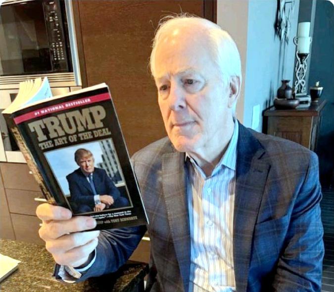 美国德克萨斯州共和党参议员
约翰·科宁(John Cornyn)
孜孜不倦地恭读