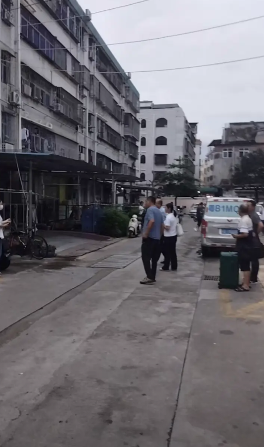 疑似地基下沉、墙体开裂，龙岗一楼栋突发异响
6月16日，据市民报料称，位于深圳龙