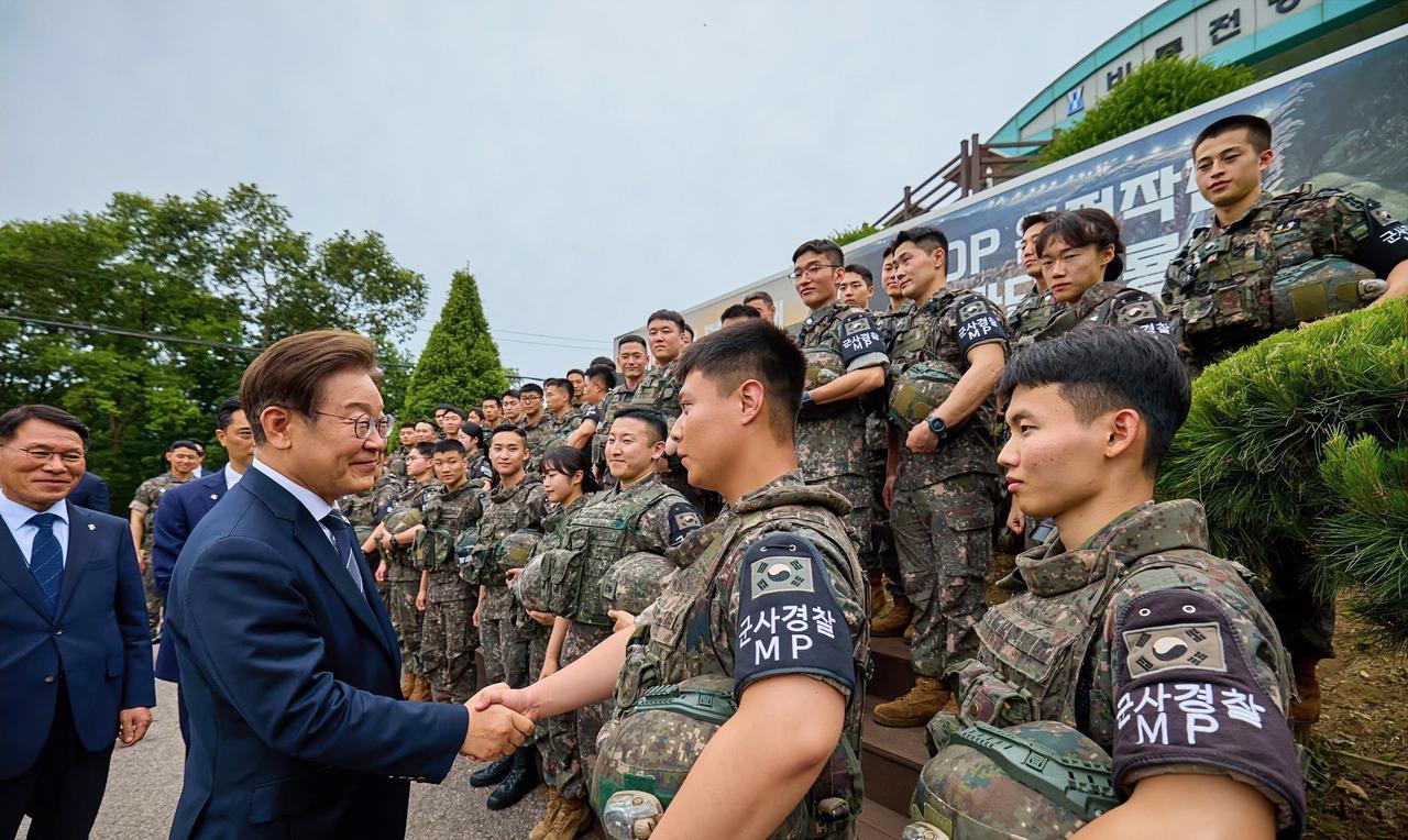 李在明示好朝鲜
当地时间6月15日，李在明公开喊话朝鲜，他承诺将会化解危机，开辟