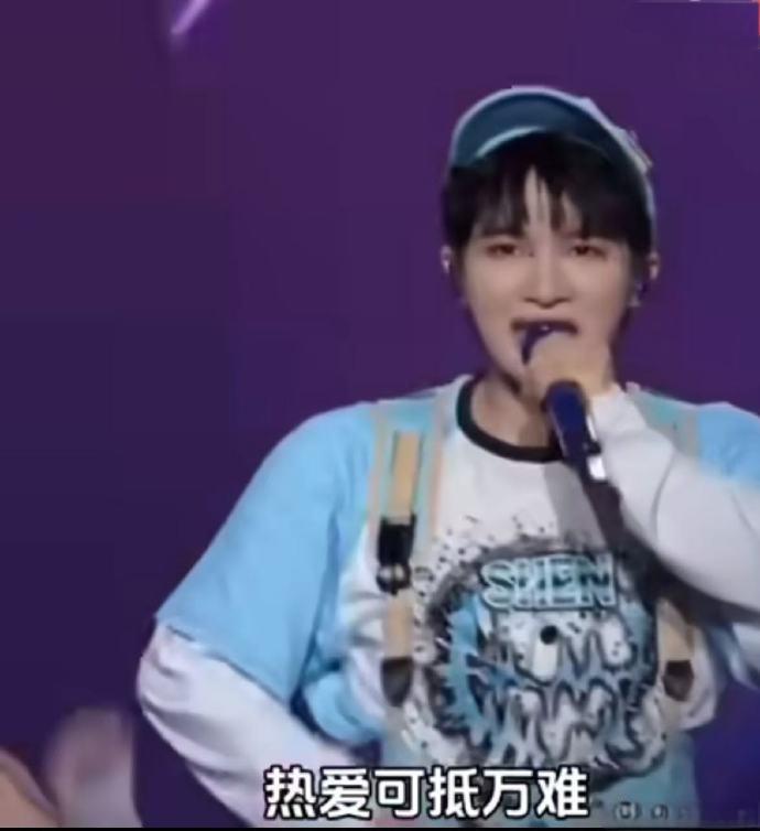 救命！周深的“梗力值”也太高了！不仅唱歌好听，玩梗还这么厉害， 这是什么全能宝藏