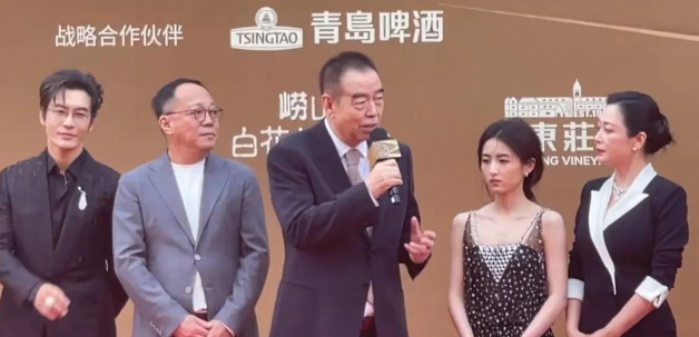 华表奖红毯土味多: 章子怡礼服像泳衣，关晓彤造型失败
