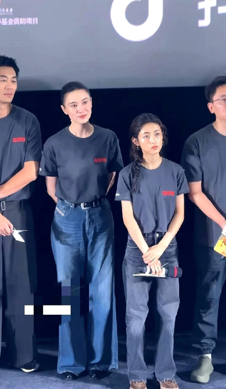 朱亚文、宋佳、张子枫同框，一眼望过去真的很养眼！

朱亚文，官方身高180应该是