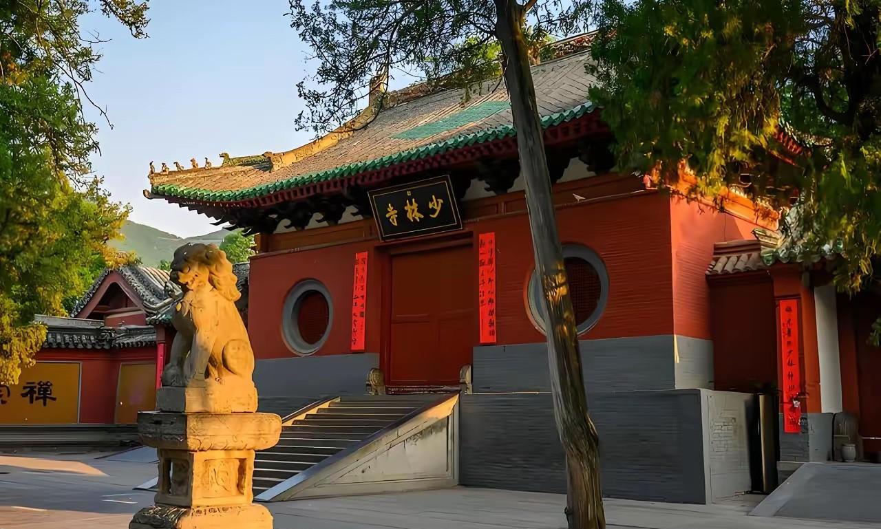 少林寺的新住持从白马寺过来 ，这说明两个事，一个是白马寺住持，说明此事已达最高层