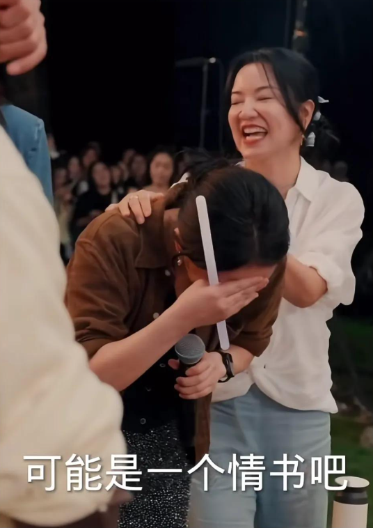 尴尬啦！明星也怕见老街坊！郑钧说周迅的古早男友是乐队的键盘手
