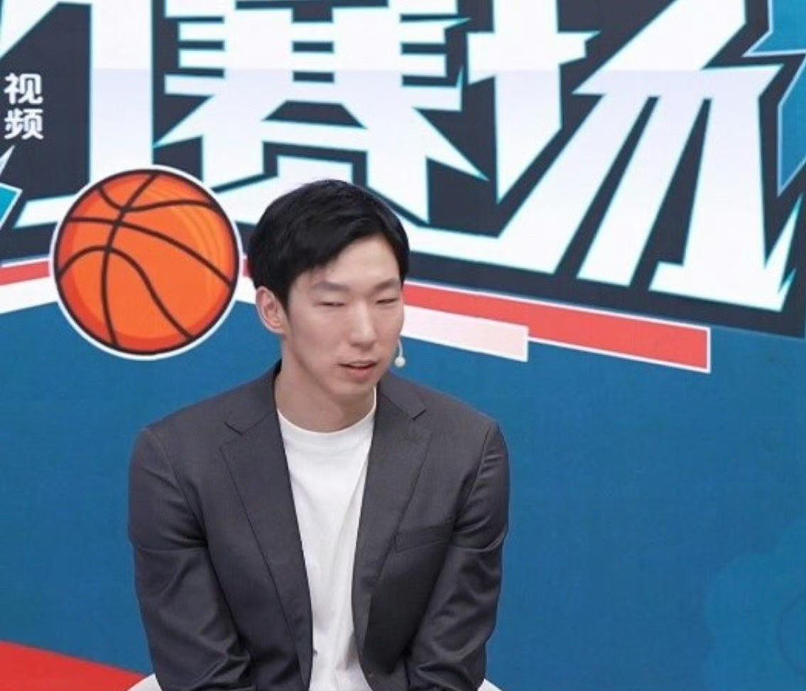亚洲杯男篮亚军周琦却尴尬了，直接面临国家队淘汰风险
本届亚洲杯除了最终的决赛，周