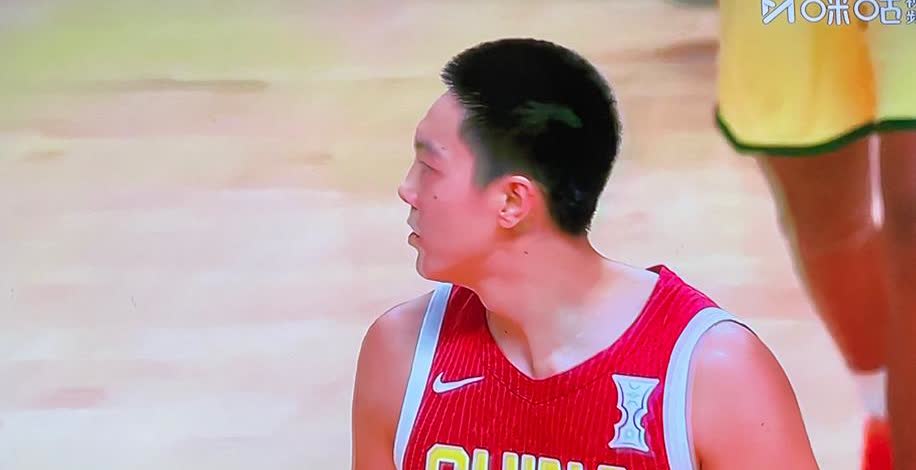 胡明轩：该收手了！？7分钟拿15分，对弱队刷分有意思吗？
         被