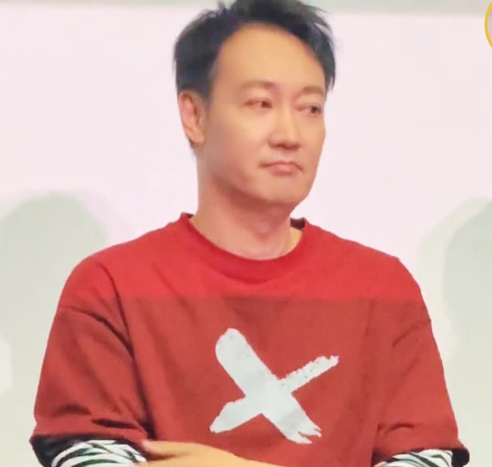 辛柏青在深夜发文，怀念已故的妻子朱媛媛，称“今天是朱媛媛离开我的第六天，思念如潮