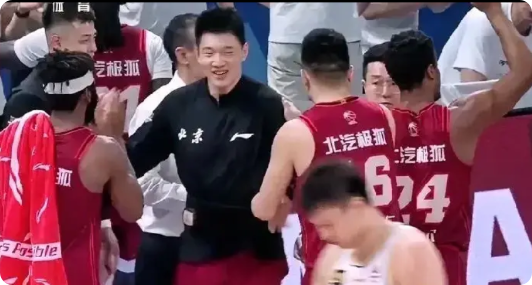 不是吧，北京首钢今晚就只打一节好球？[尬笑][尬笑]

首节因为大秋的伤退，抓住
