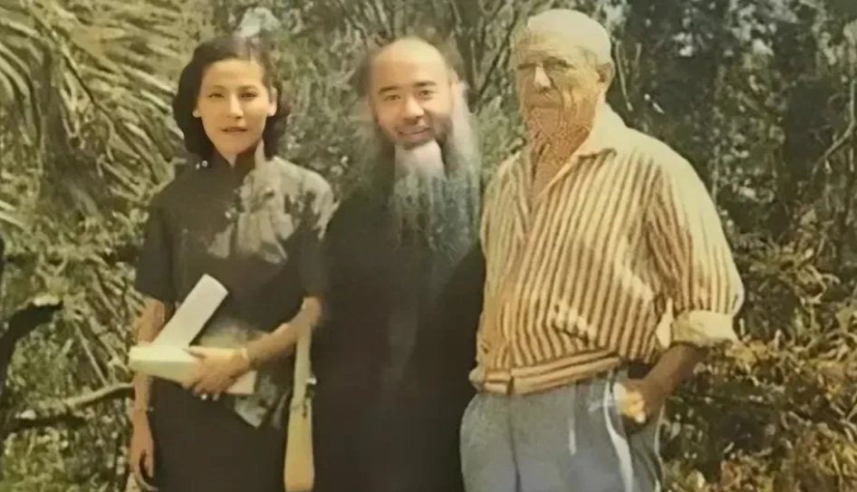 1956年的法国巴黎，57岁的张大千携小30岁娇妻徐雯波拜访75岁的毕加索，据说