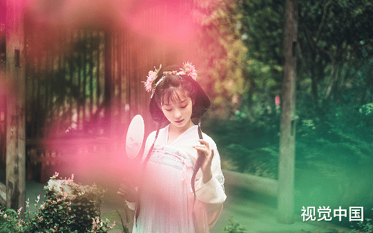 “一个杀猪户的女儿，也配嫁我？”竹马当众嫌弃她，她淡淡一笑，转身成了他高攀不起的权贵……