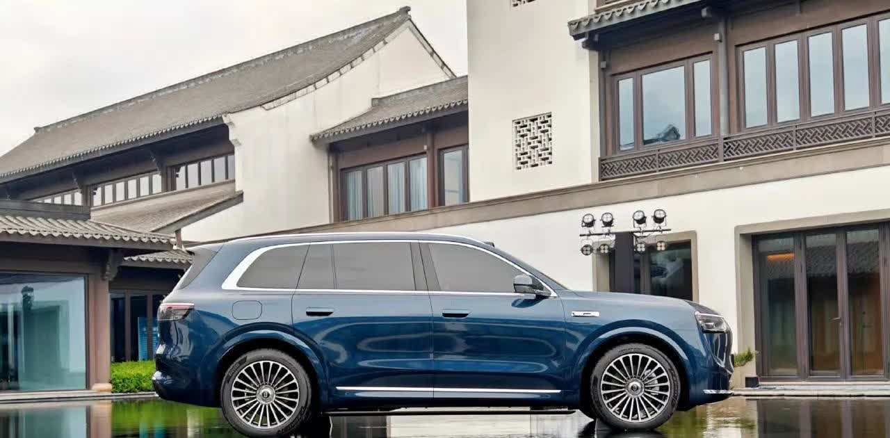 问界最终还是要靠M8来拯救。M8会卖得比M9要好得多应该是板上钉钉的。M8尺寸几