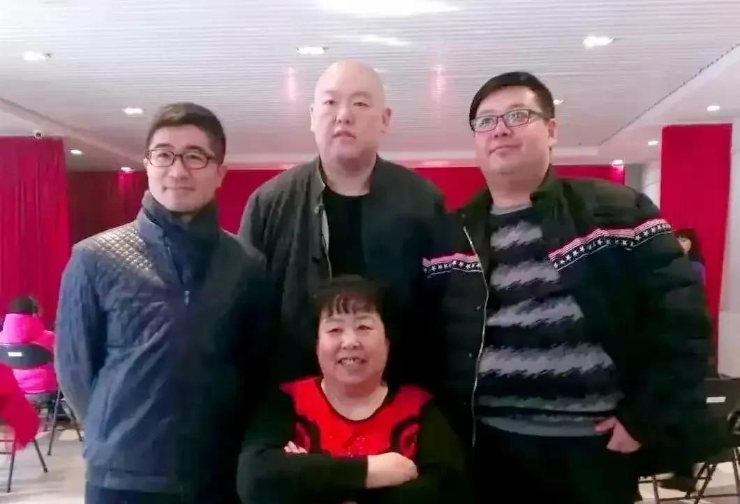 #相声界恩怨情仇# 马贵荣：我的大徒弟王玥波，出了一本书《评书聊斋志异》。
马贵