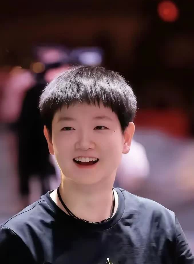 孙颖莎离开赛场赶回北京
正如网友说的：
此行无目的
只为解相思～

为