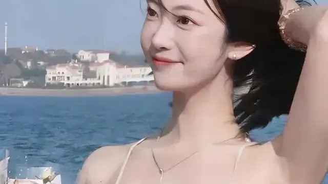 ‌杭州“兔子警官”李语蔚五一海边美照疯传！这颜值是真实存在的吗？