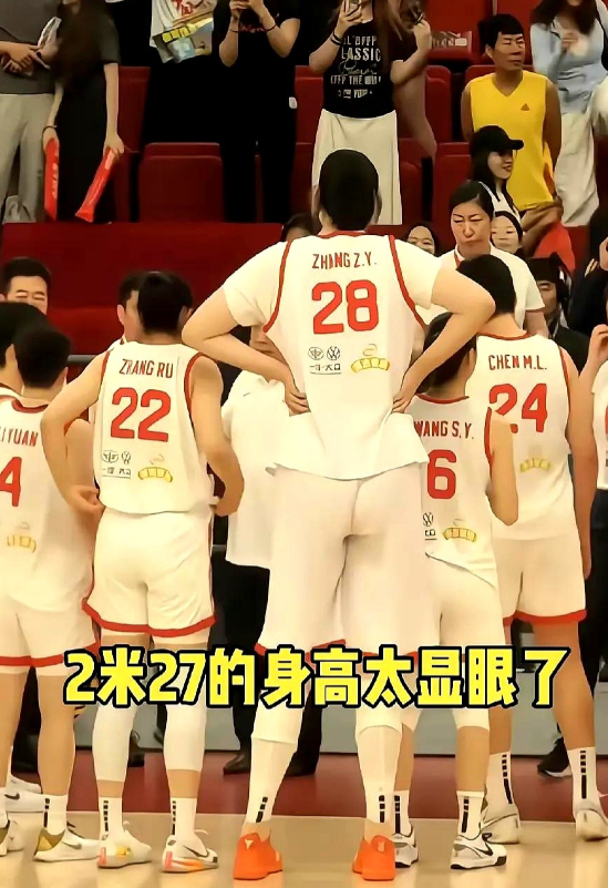 身高2米27！

18岁张子宇凭天赋碾压女篮赛场，300斤体重下藏着怎样潜力？