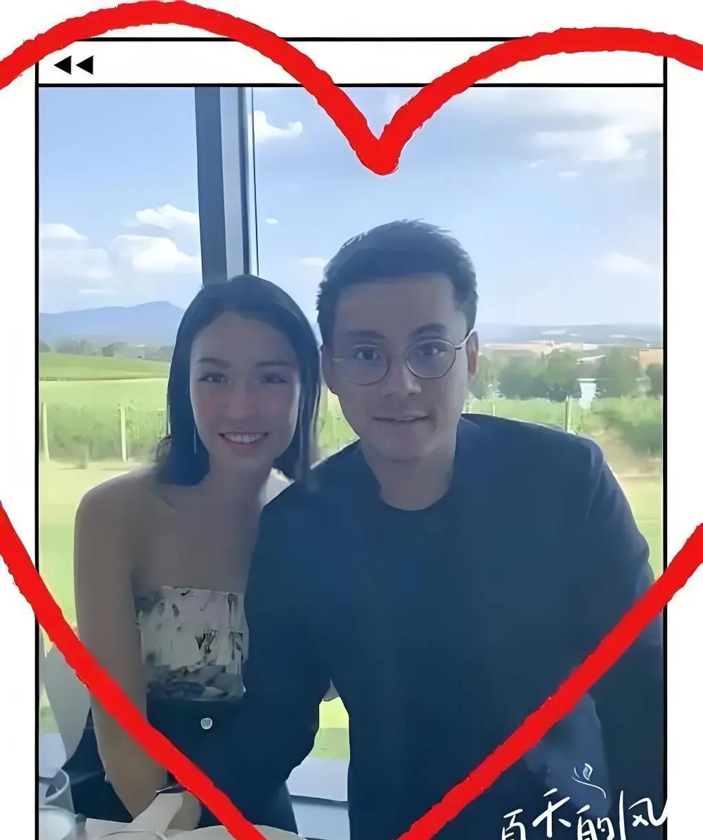 霍启仁还是太实在了，尽然真的听从了安排低调的举办了婚礼！
说真的，以他现在身份和
