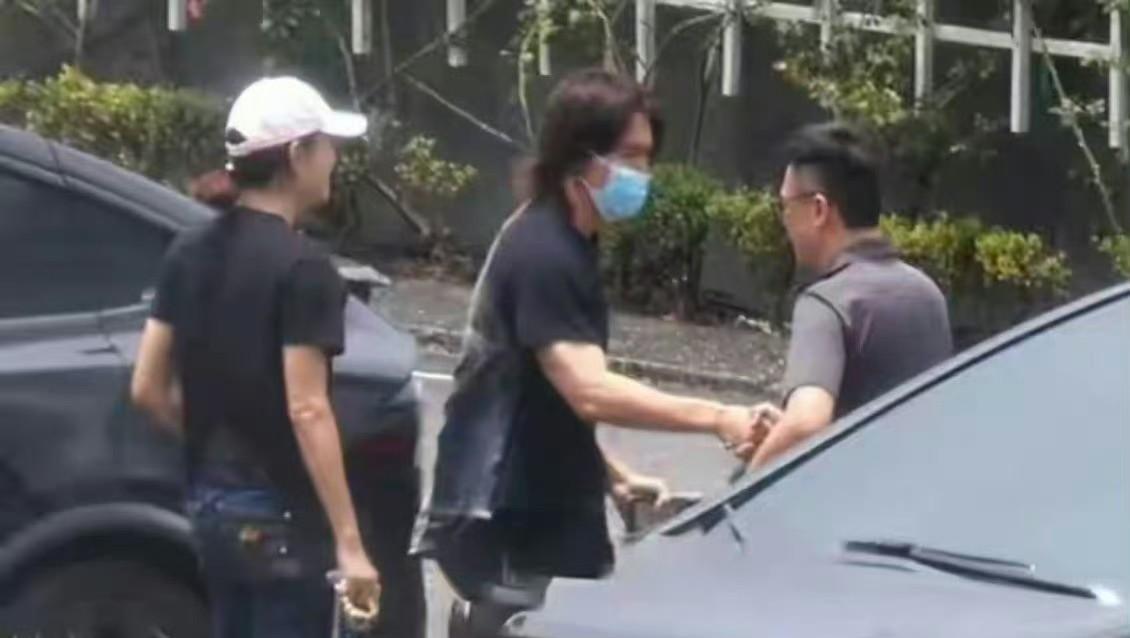 都说具俊晔天天在坟头“值班”，那为啥言承旭去大S坟地没瞅见他？？？具俊晔，他人呢