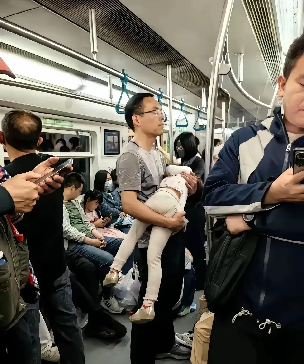 我也有过这种经历！[捂脸]
只不过孩子比他的小！