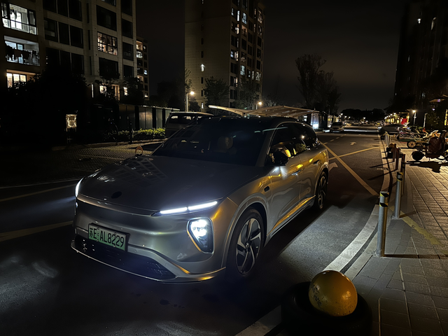 提车8000公里了开始总结一下
在苏州算是比较早提车的，蓝外白内，加了 nomi