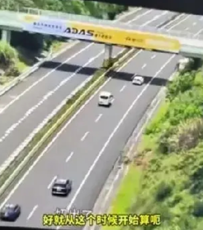 到底是资本的力量，还是骨子里的坏？

在识别出前车异常后，车辆准备变道规避，且变