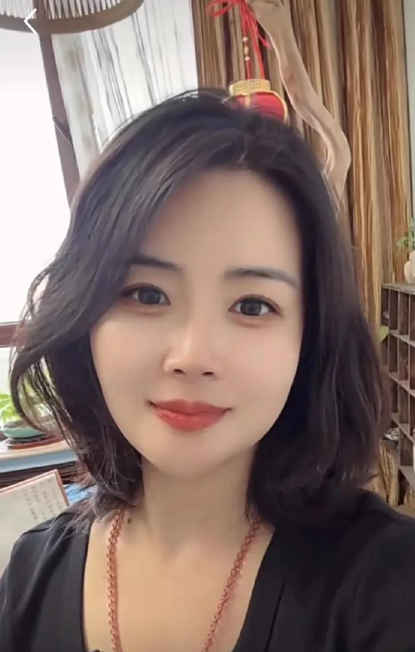 中年后才懂人生是减法，
见一面，少一面……