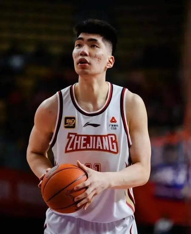 中国男篮主场大胜波黑！三连胜背后暗藏哪些惊喜与隐忧？
南京奥体中心昨晚沸腾了！中
