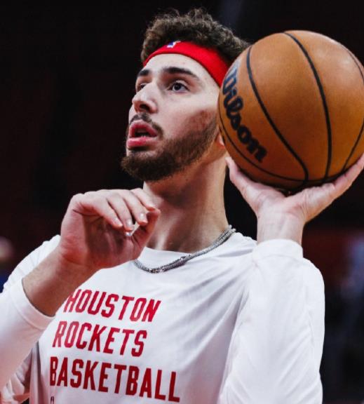 前火箭队的球员钱德勒·帕森斯虽然早已告别联盟多年，但他仍然关注着老东家休斯敦火箭