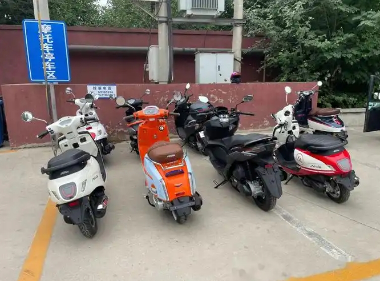 
国内摩托车为什么这么少？这次算找到原因了。
我给摩托车买保险的时候只想买交强险