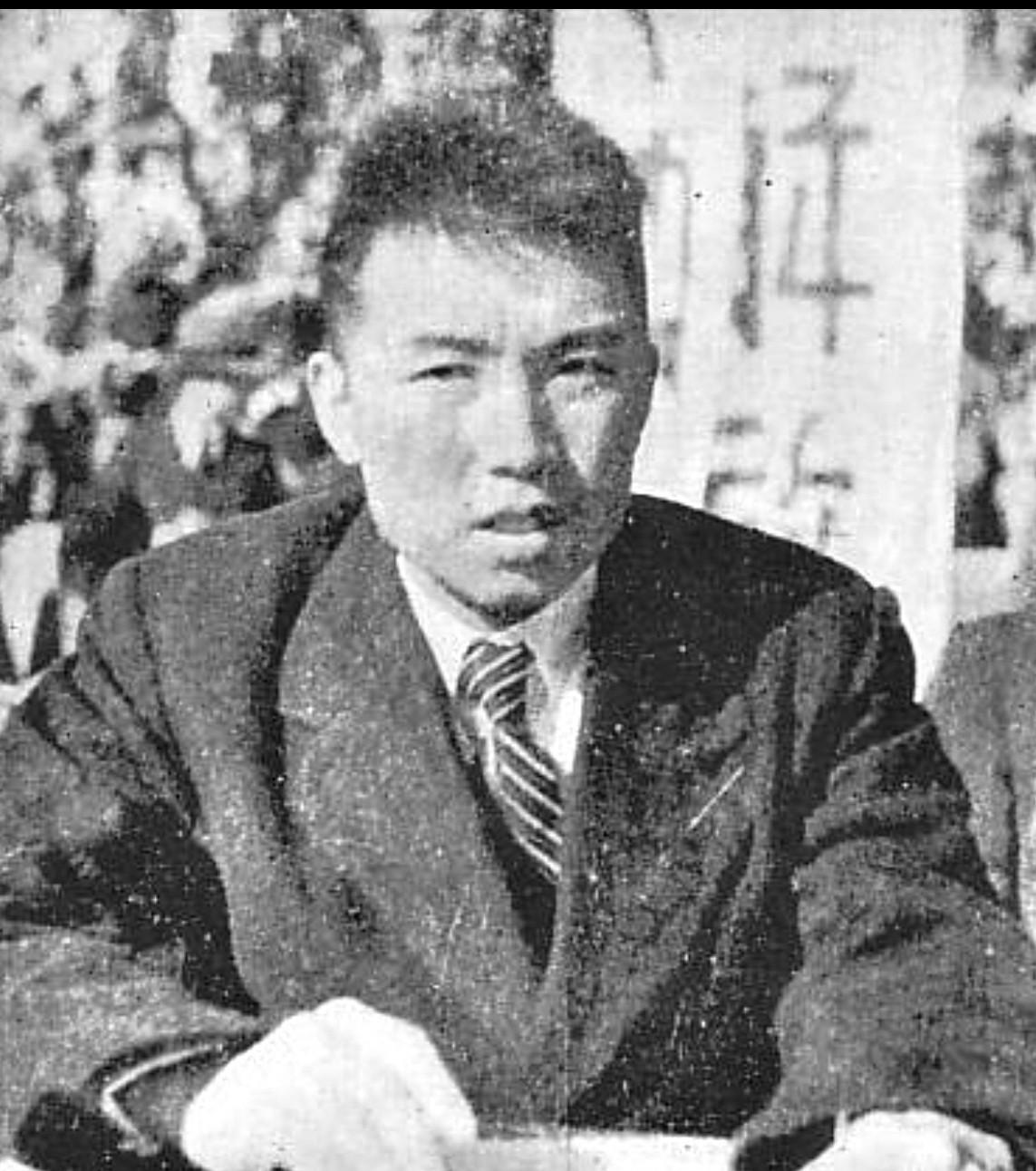 1945年10月14日，33岁的金日成在平壤以苏联军队平壤地区卫戍司令部副司令的
