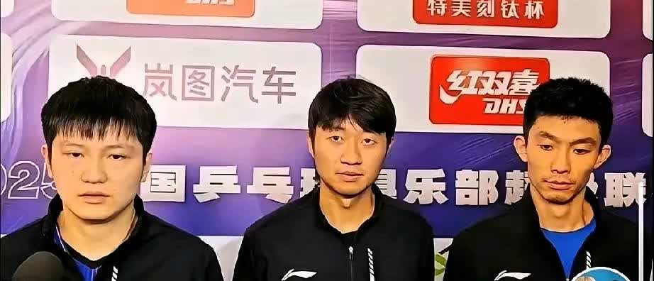 樊振东被“打包”去德国

许昕他们一句话没说，眼圈先红了。

哥四个在同