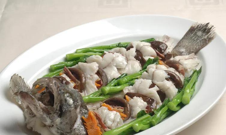 海南省三沙市十大美食
一、清蒸石斑鱼
二、三沙闽南糊
三、烤乳鸽
四、三沙扇贝