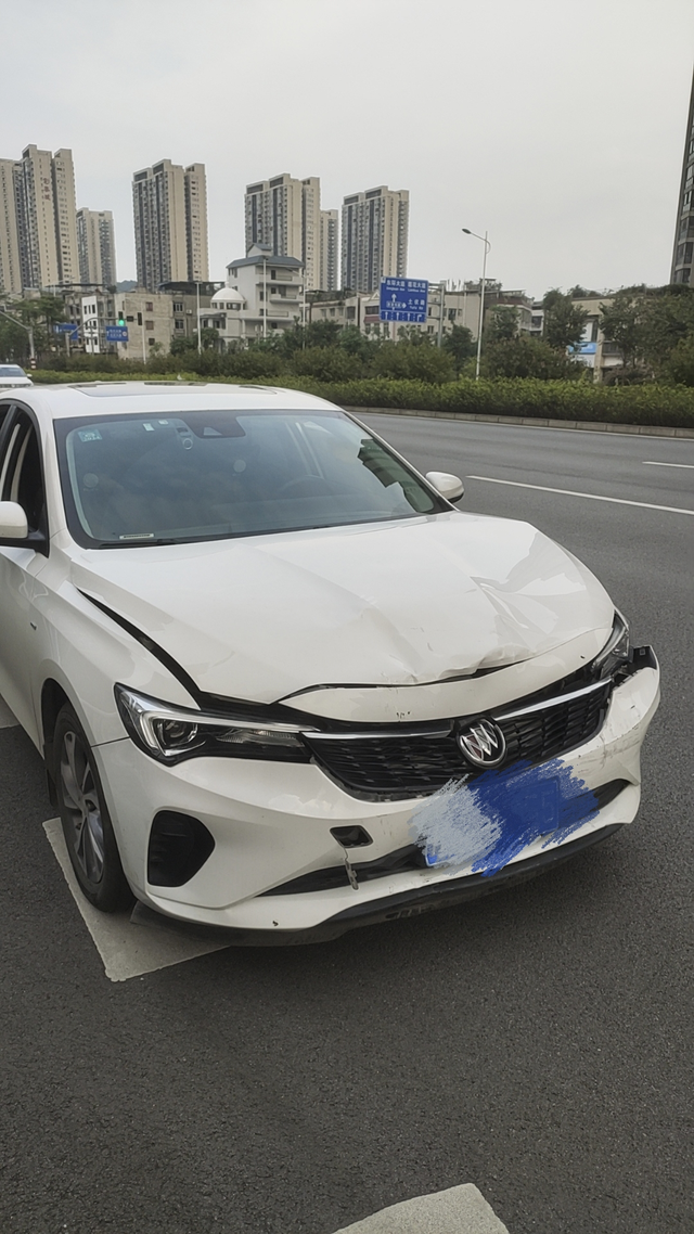 这车修起来还蛮贵的
发动机变速箱都没问题，
大梁也没事，气囊也没炸，就这定损了2