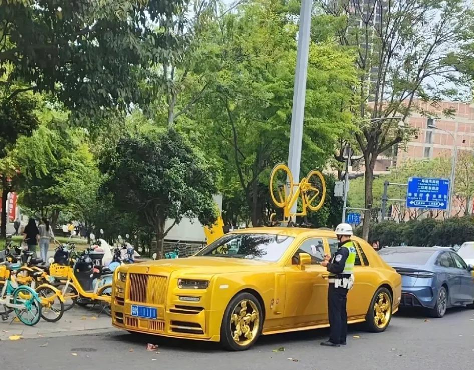 这个车，不管是辨识度还是回头率应该都是百分百的
