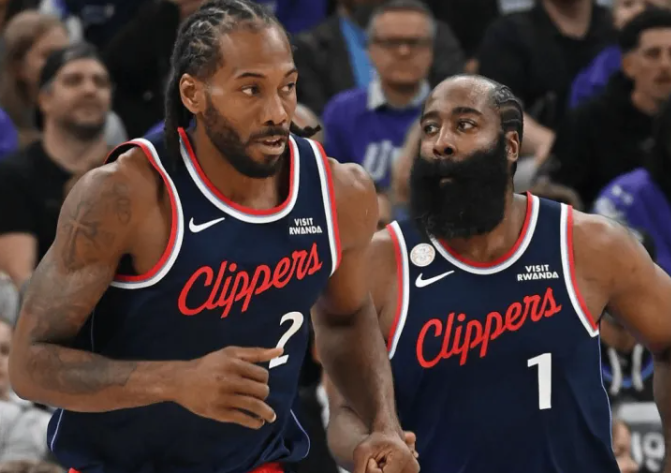 NBA常规赛，快船118-101战胜爵士。
本场比赛，快船队球员科怀-伦纳德出场