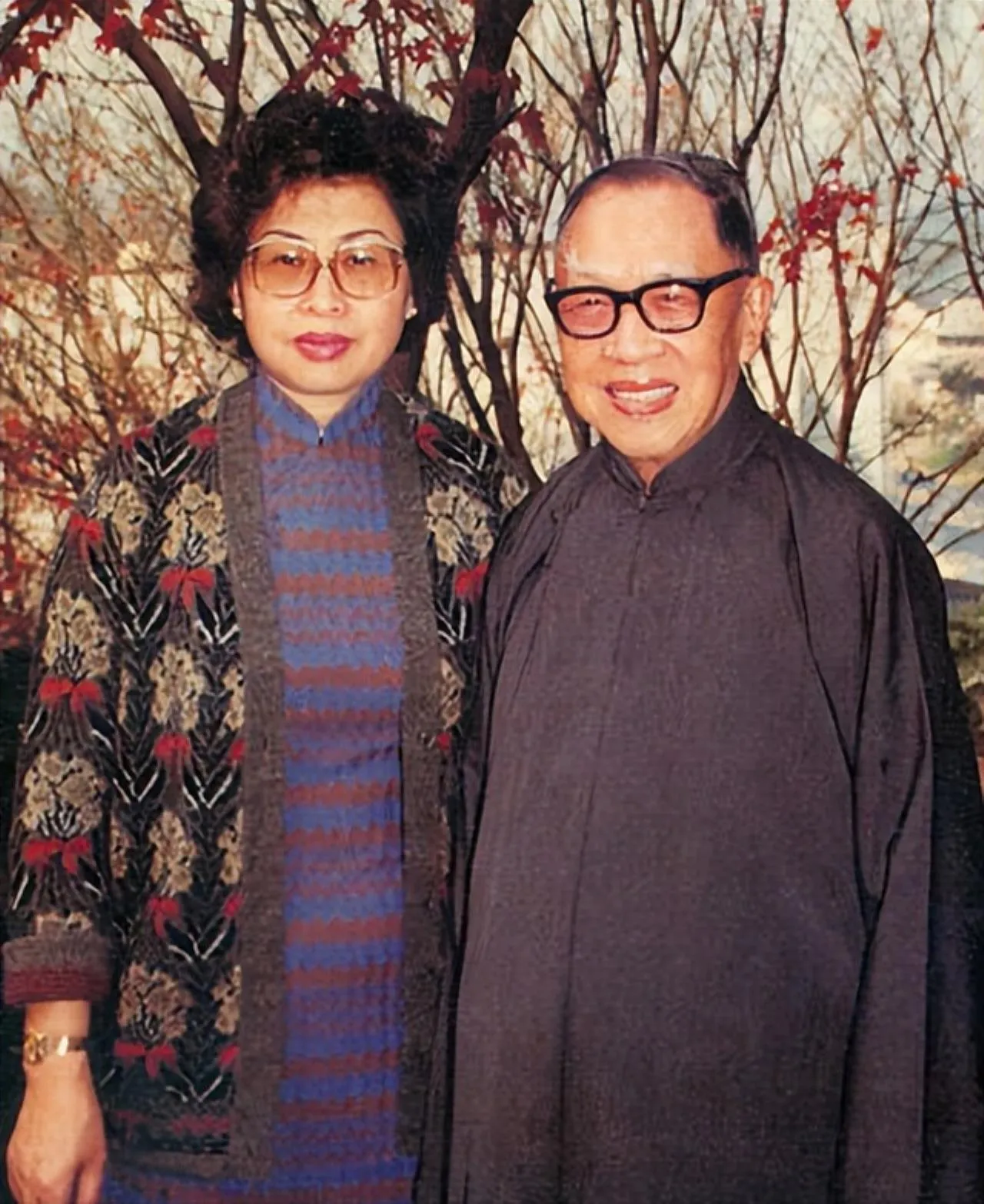 1956年，国学大师钱穆，61岁时三婚迎娶27岁胡美琦。新婚夜，他盯着如花似玉的
