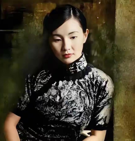 张曼玉息影20年，很少露面刷存在感，太智慧了，息影能及时止损，避免演艺生涯后期口
