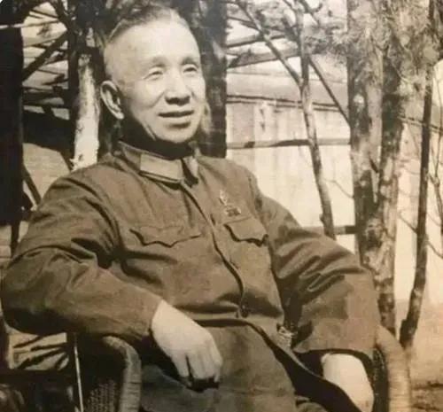 1955年，我国授衔结束后，蒋介石也很快得知了消息。当下属将十大元帅的名单，呈到