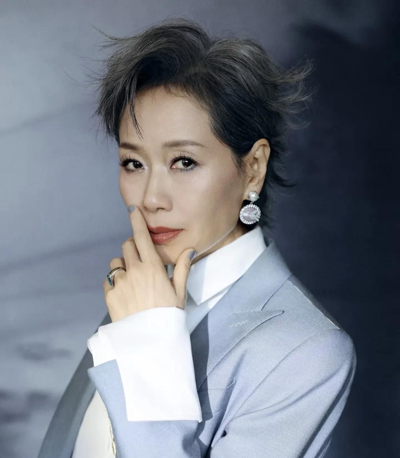 叶童老师最正确最明智的决定，就是退出新白娘子的怀旧演唱会，因为再办下去真的就变味