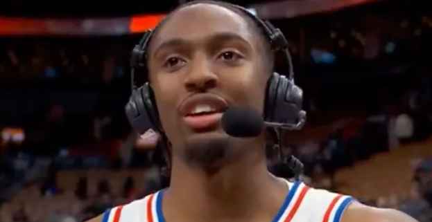 NBA常规赛，76人115-102击败猛龙。
赛后76人球员马克西接受了记者采访