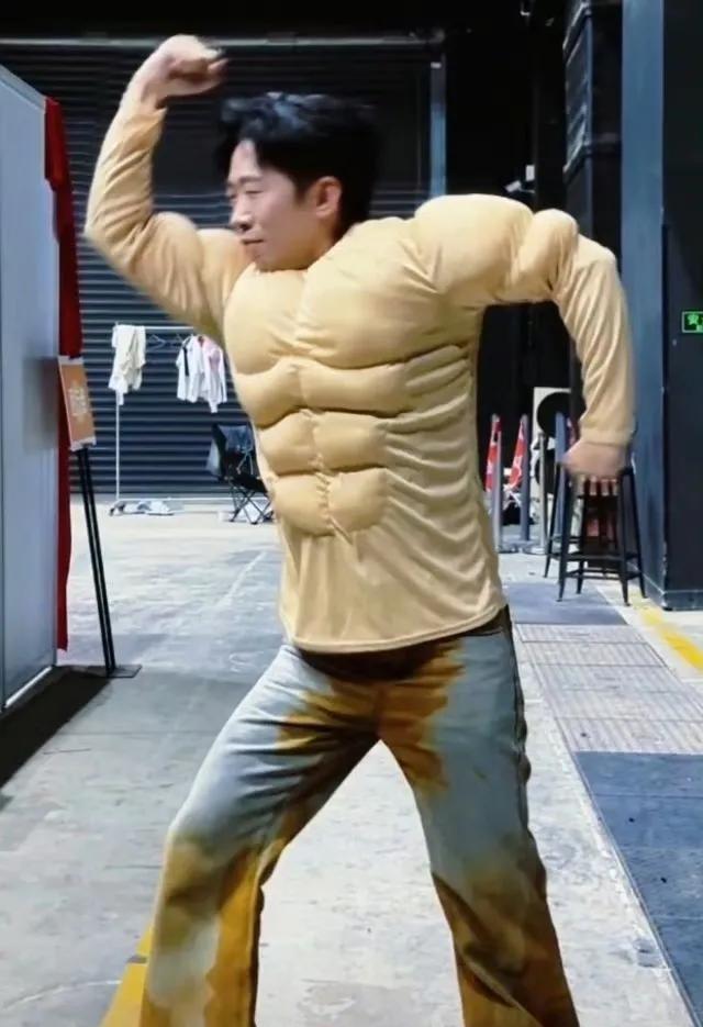 杨迪lakuku裤子，全网笑疯热议