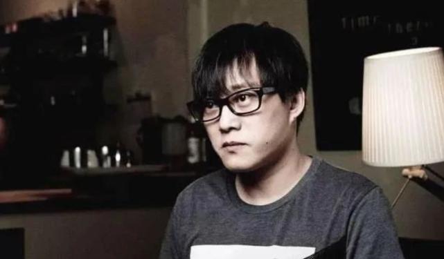 五年前入籍台湾的香港资深音乐人林夕今晚（23日）发声，妄称现在是“烂立委瘫痪立院