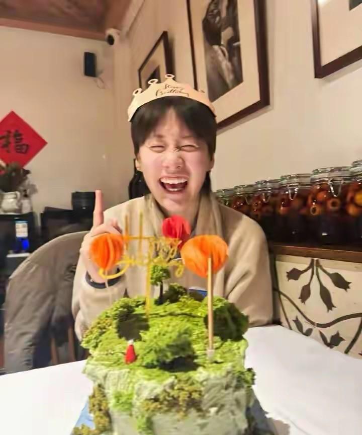 还没反应过来，陈雨菲已晋四强。
         朱千禧昨天已出局，国羽女单只剩