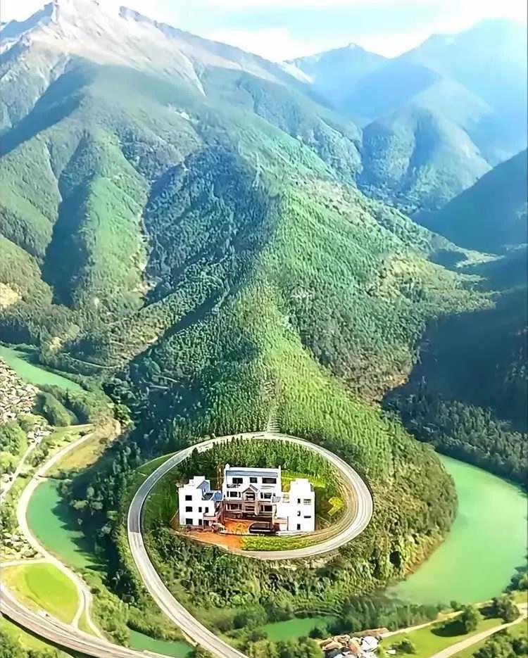 帮大伯向大家打听一下，看看这两种设计哪一种更为出色呢？花费多少无所谓
