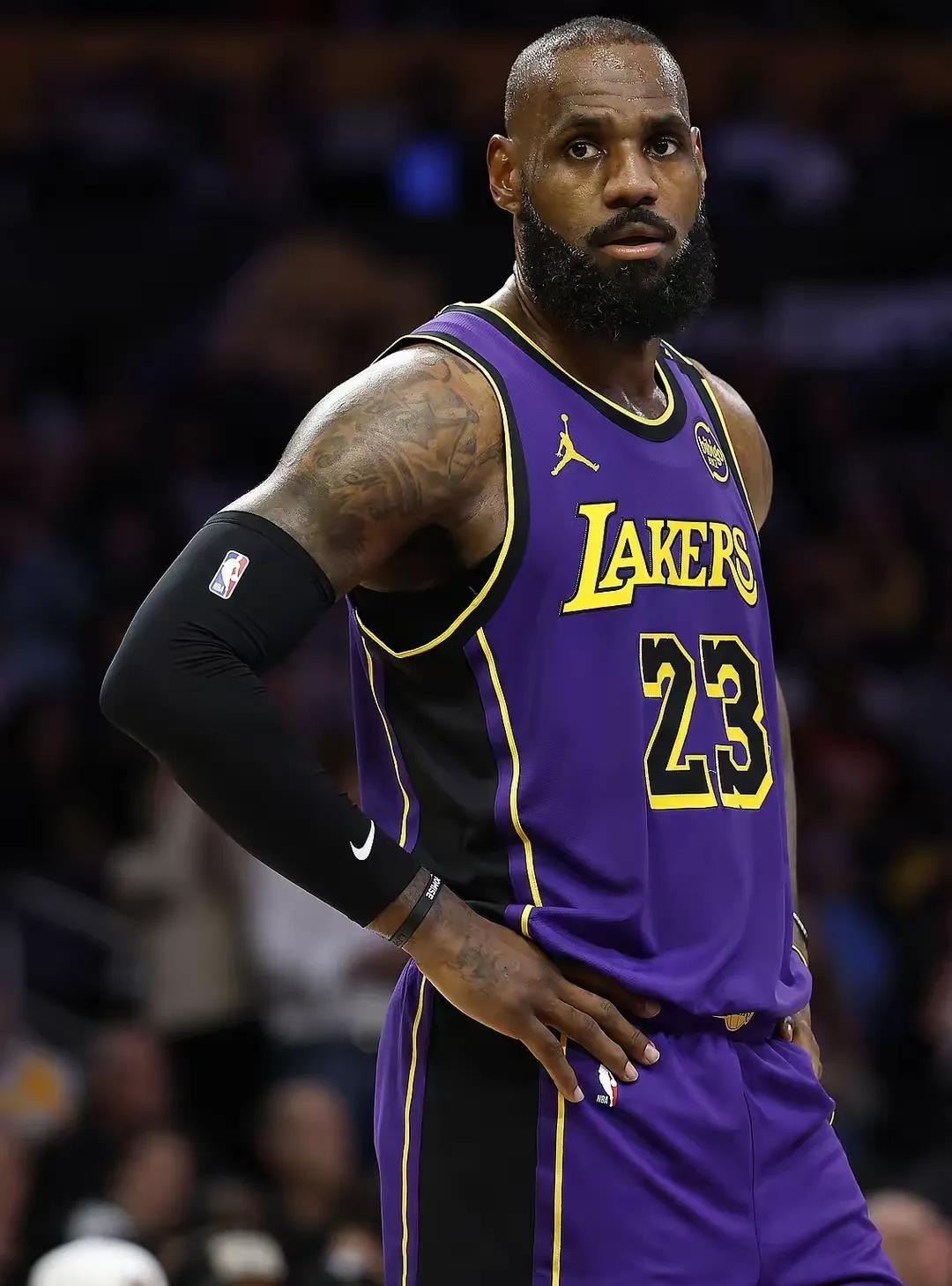 詹库对决！完全体的湖勇大战！
北京时间4月4日，NBA将迎来一场焦点大战，很有可