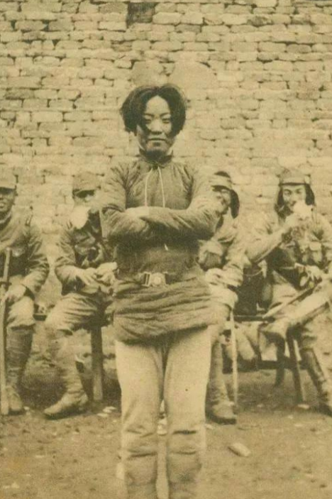 1938年，一名女战士最后上路时，要求跟鬼子合张影，小鬼子山下弘一欣然答应，却没