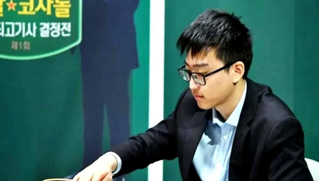 第一届最强棋士战循环赛圆满收官，最大的赢家应该是屠晓宇和许嘉阳。
先说屠晓宇：在