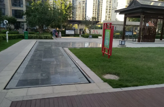 孩子的滑板车被偷了，报警找警察！没想到警察竟然说，他没有功夫帮着找滑板车。人民警