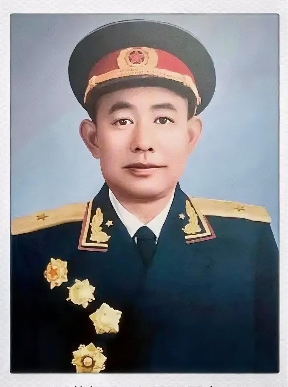 1951年夏，朝鲜前线硝烟未尽，志愿军指挥部在前线一处山洞里召开第五次战役总结会