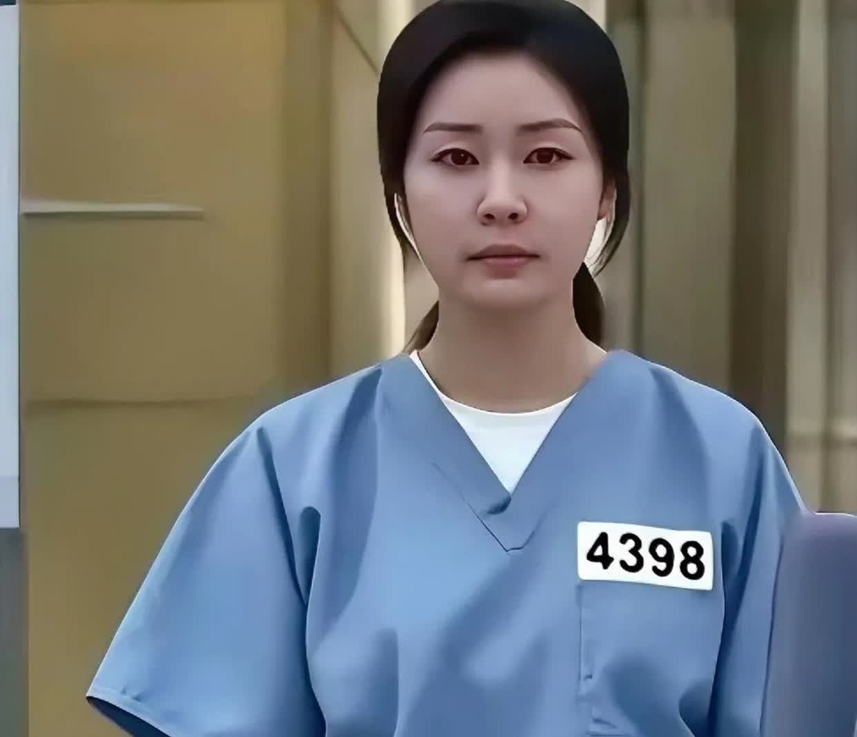不知道这个女人判了几年？
真替她不值
本身她就是豪门，人生享不尽的荣华富贵。