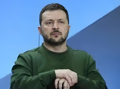 整个乌克兰，谁都可以投降，唯独泽连斯基不行。我们都知道，泽连斯基是战时总统，他的